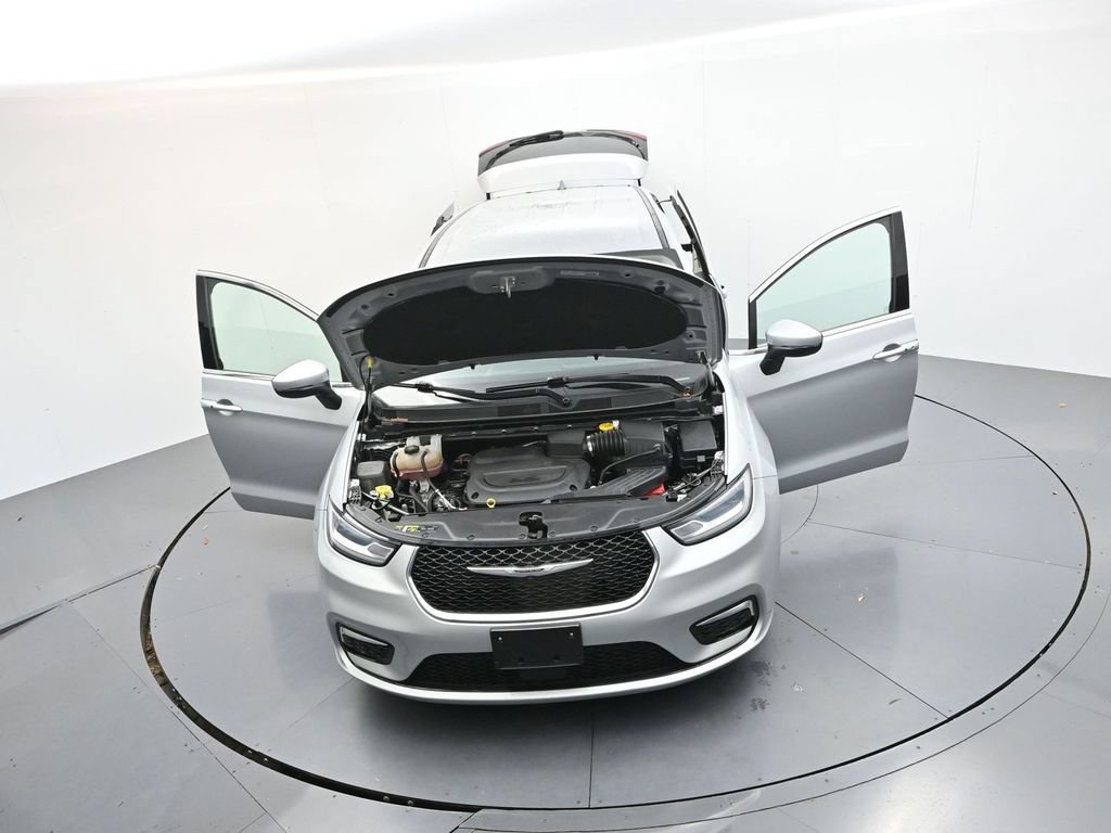 Used 2023 Chrysler Pacifica Touring-L FWD image 35