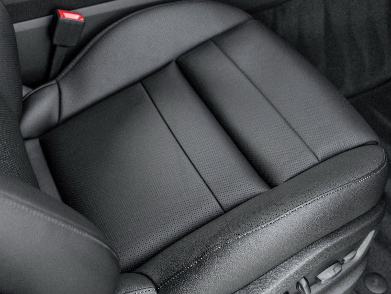 Certified 2025 Porsche Cayenne image 37