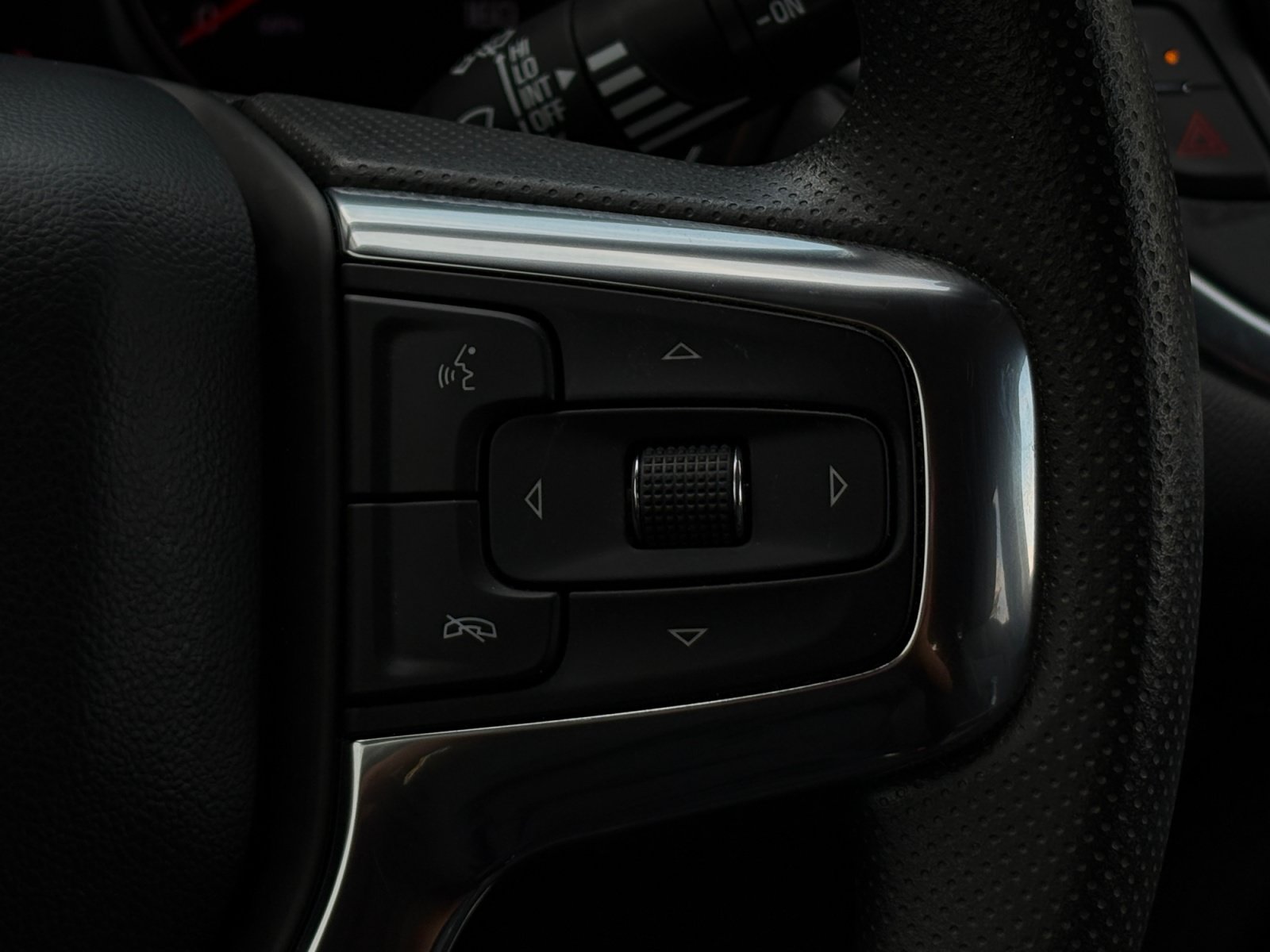 Used 2024 Chevrolet Blazer LT w/ Convenience Package FWD image 17