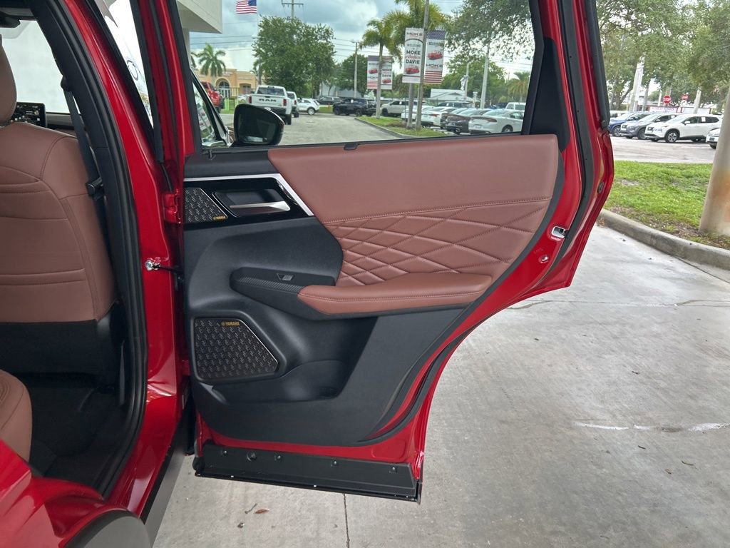 New 2025 Mitsubishi Outlander SEL image 31