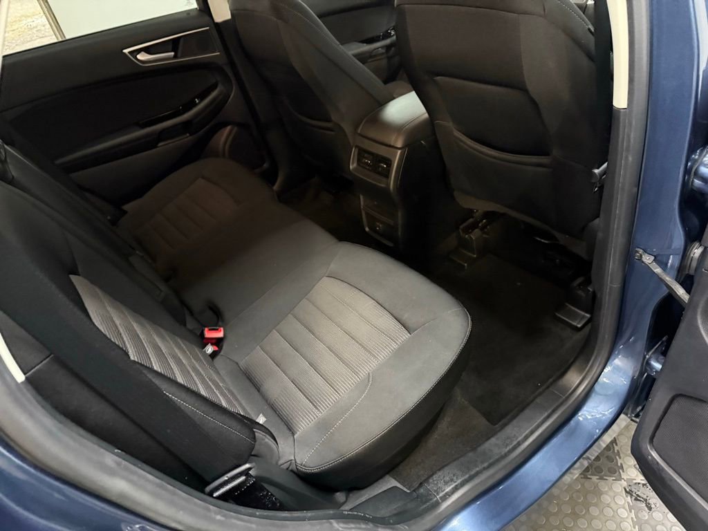 Used 2019 Ford Edge SEL image 32