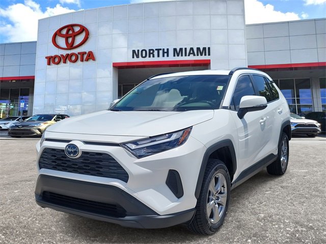 Used 2022 Toyota RAV4 XLE image 2