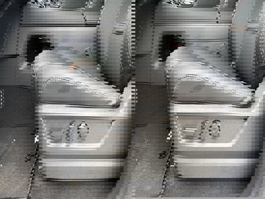 New 2026 Nissan Armada SL w/ Captain's Chari Seat Package image 21