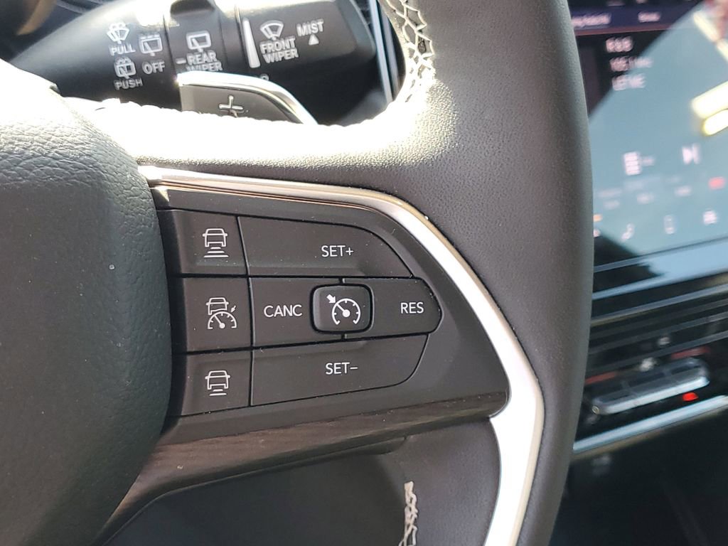 Used 2024 Jeep Grand Cherokee Laredo w/ Luxury Tech Group I AWD/4WD image 25