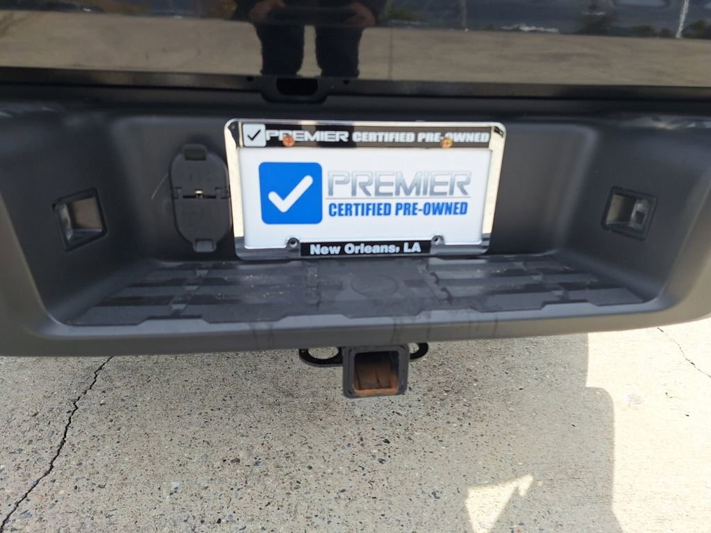 Used 2024 Nissan Frontier SV image 24