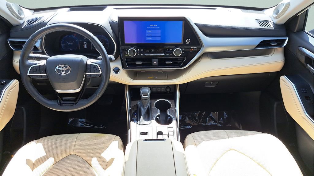 Used 2023 Toyota Highlander Platinum image 14