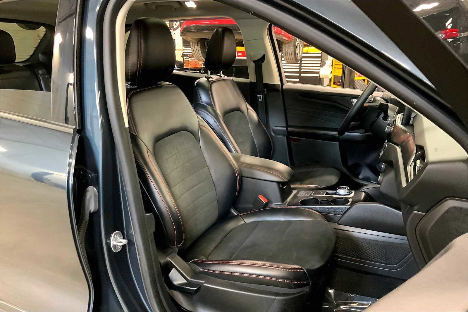 Used 2022 Ford Escape SEL w/ SEL Stealth AWD Package image 7