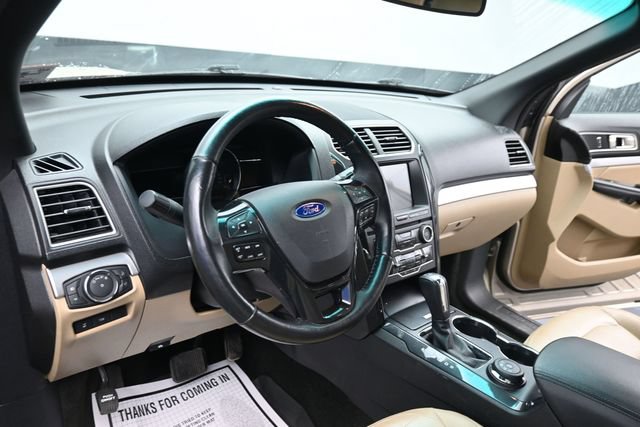 Used 2017 Ford Explorer XLT w/ Equipment Group 202A AWD/4WD image 16