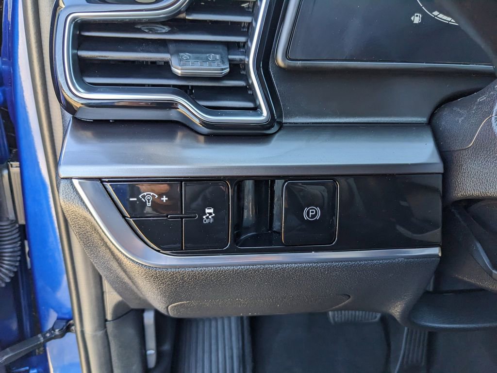 Certified 2025 Kia Sportage EX image 30
