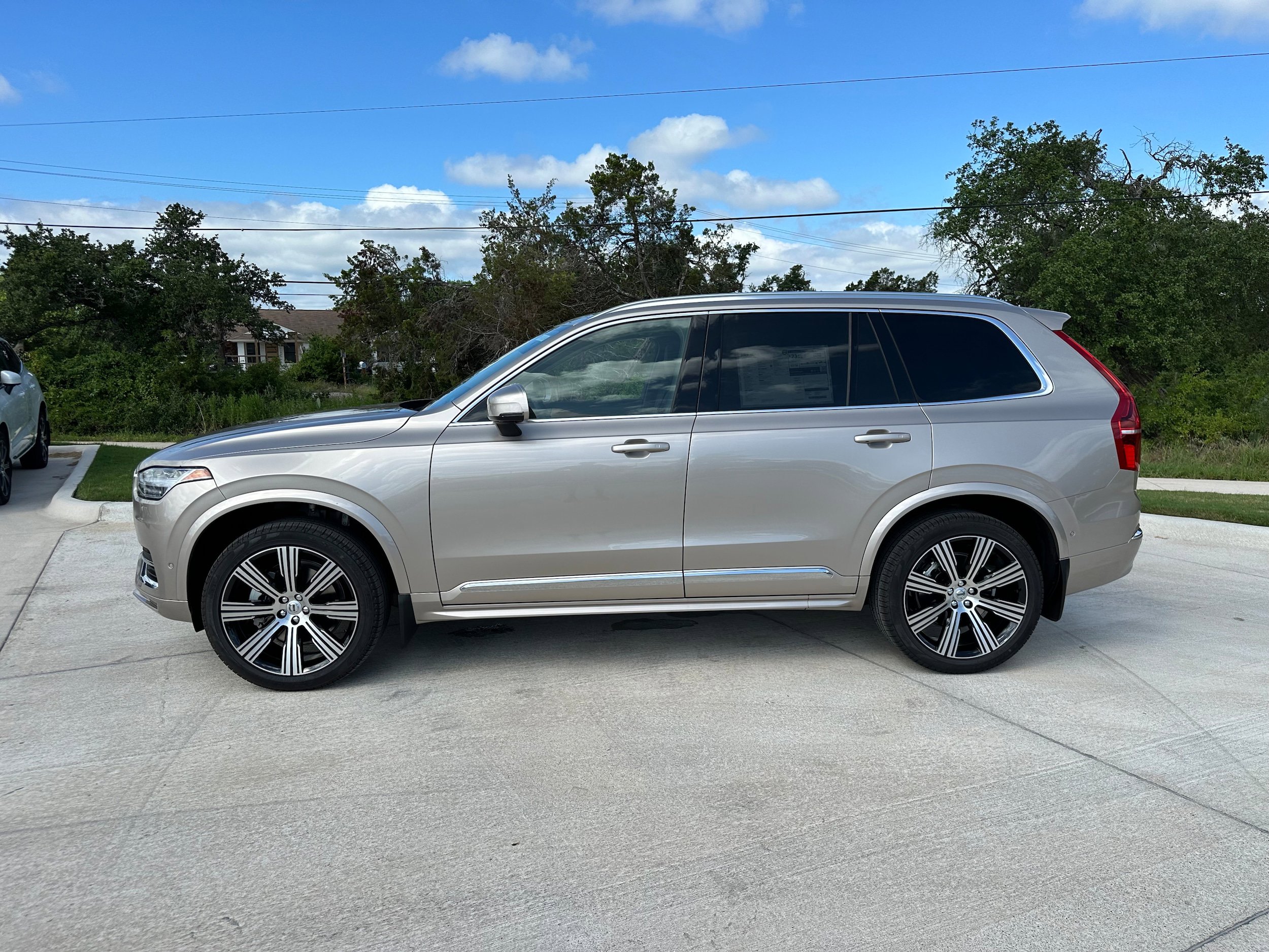 Used 2025 Volvo XC90 B6 Plus w/ Protection Package Premier AWD/4WD image 3