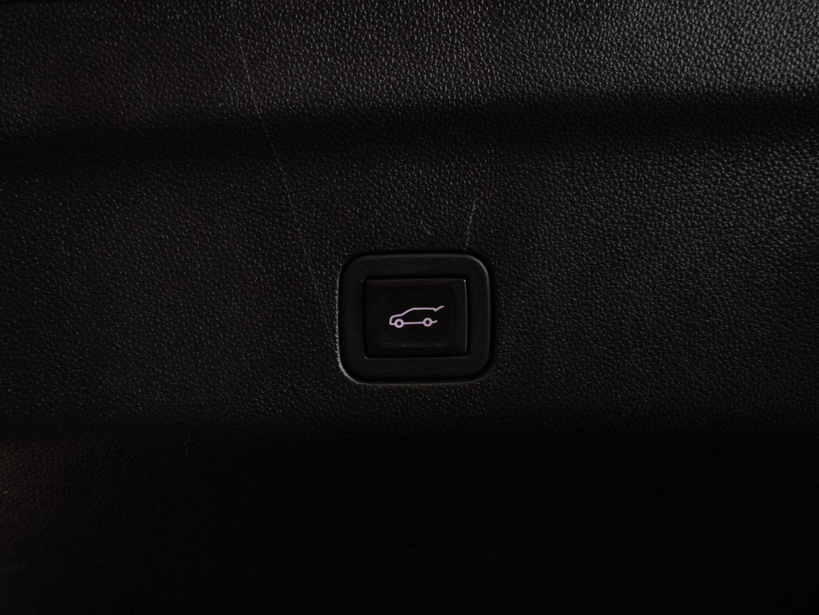 Used 2023 GMC Yukon Denali w/ Denali Reserve Package image 27