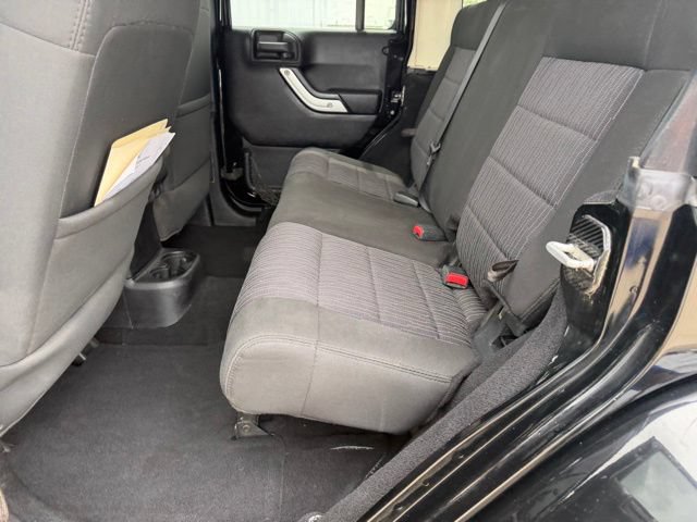 Used 2011 Jeep Wrangler Unlimited Sahara w/ Connectivity Group AWD/4WD image 11