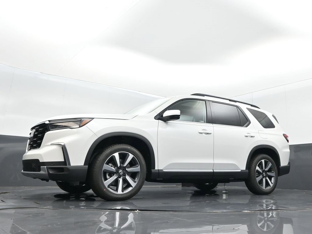 New 2025 Honda Pilot Touring image 11