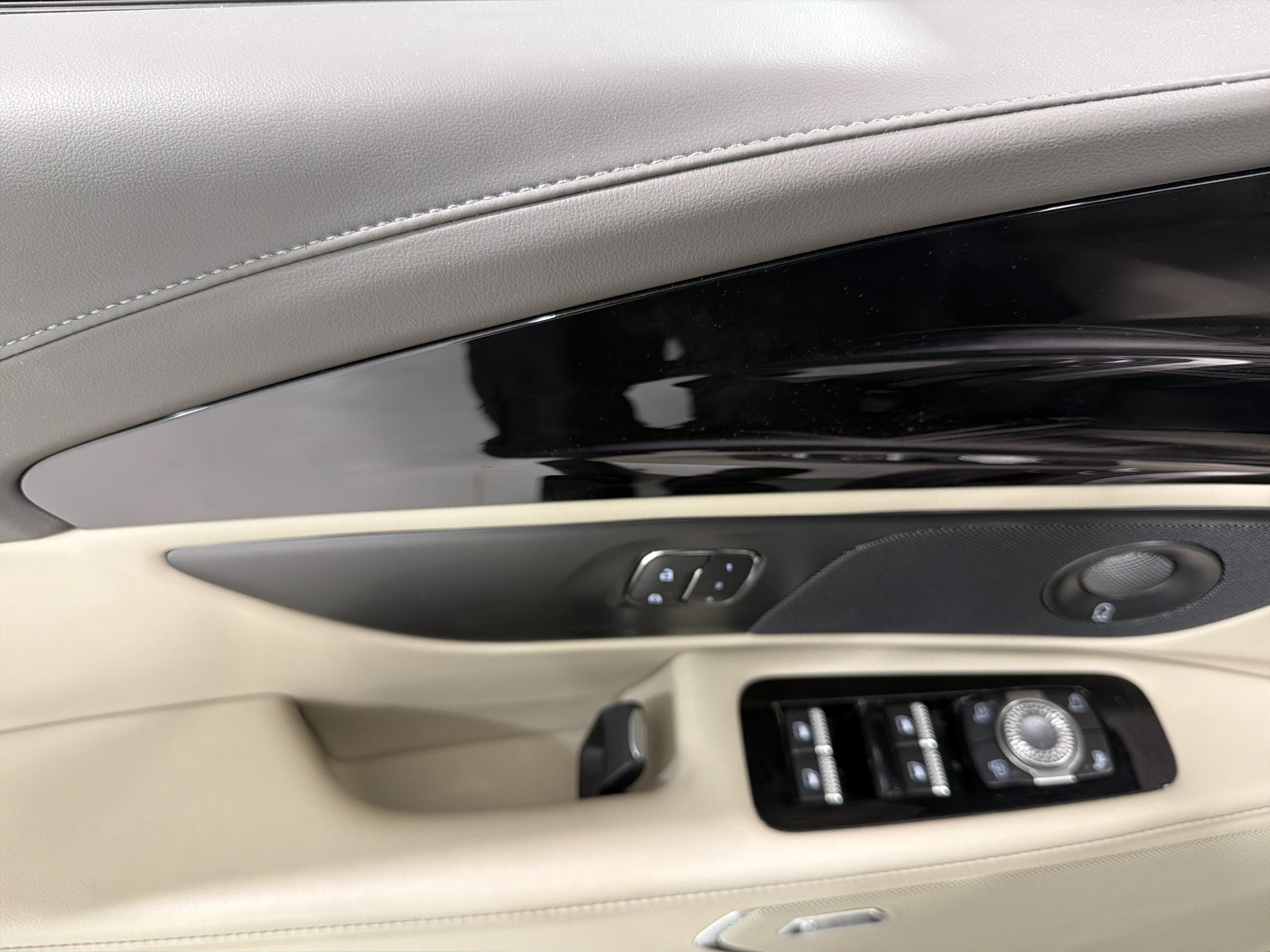 Used 2025 Lincoln Nautilus Premier w/ Equipment Group 102A AWD/4WD image 14