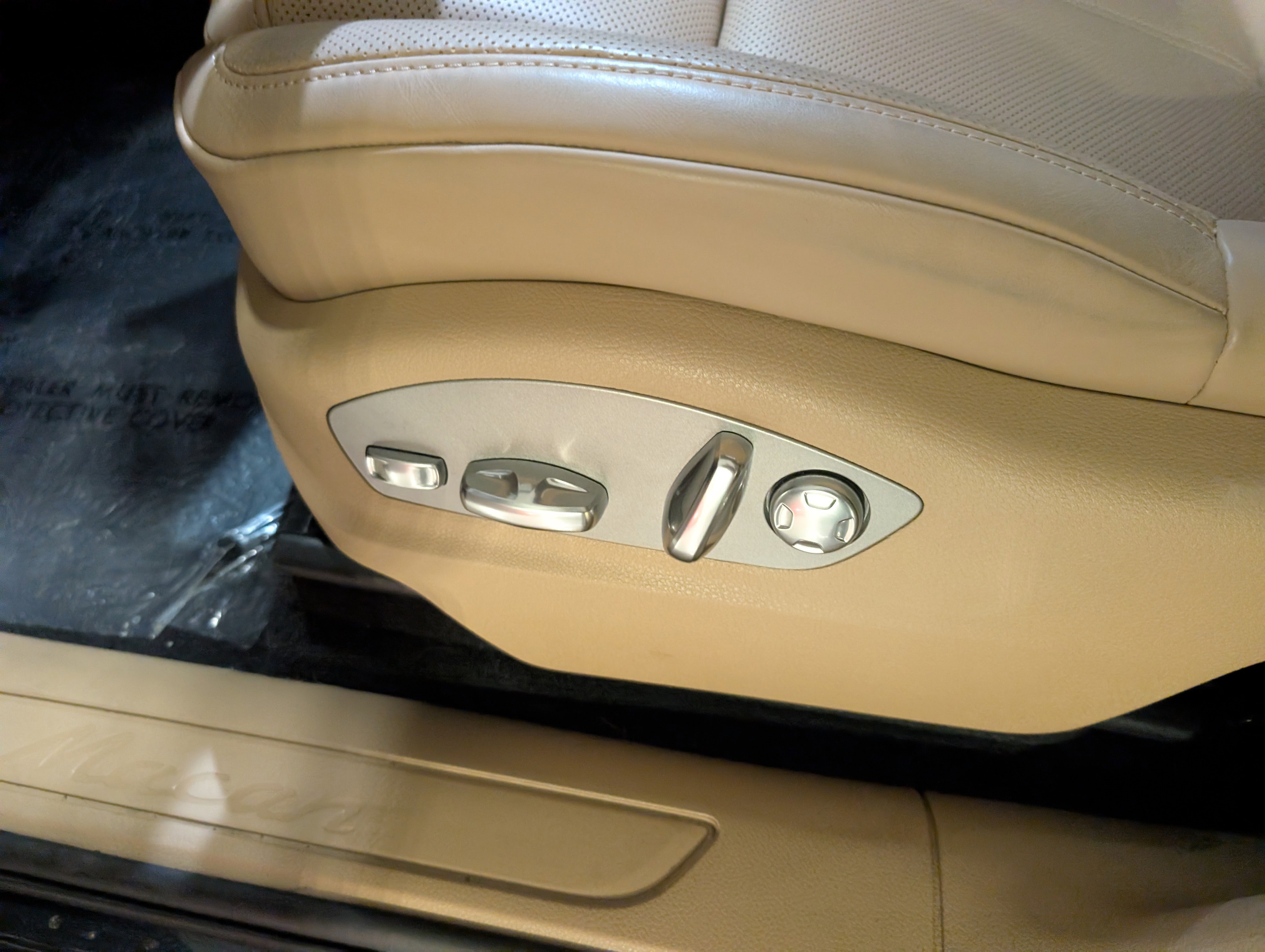 Certified 2025 Porsche Macan image 17