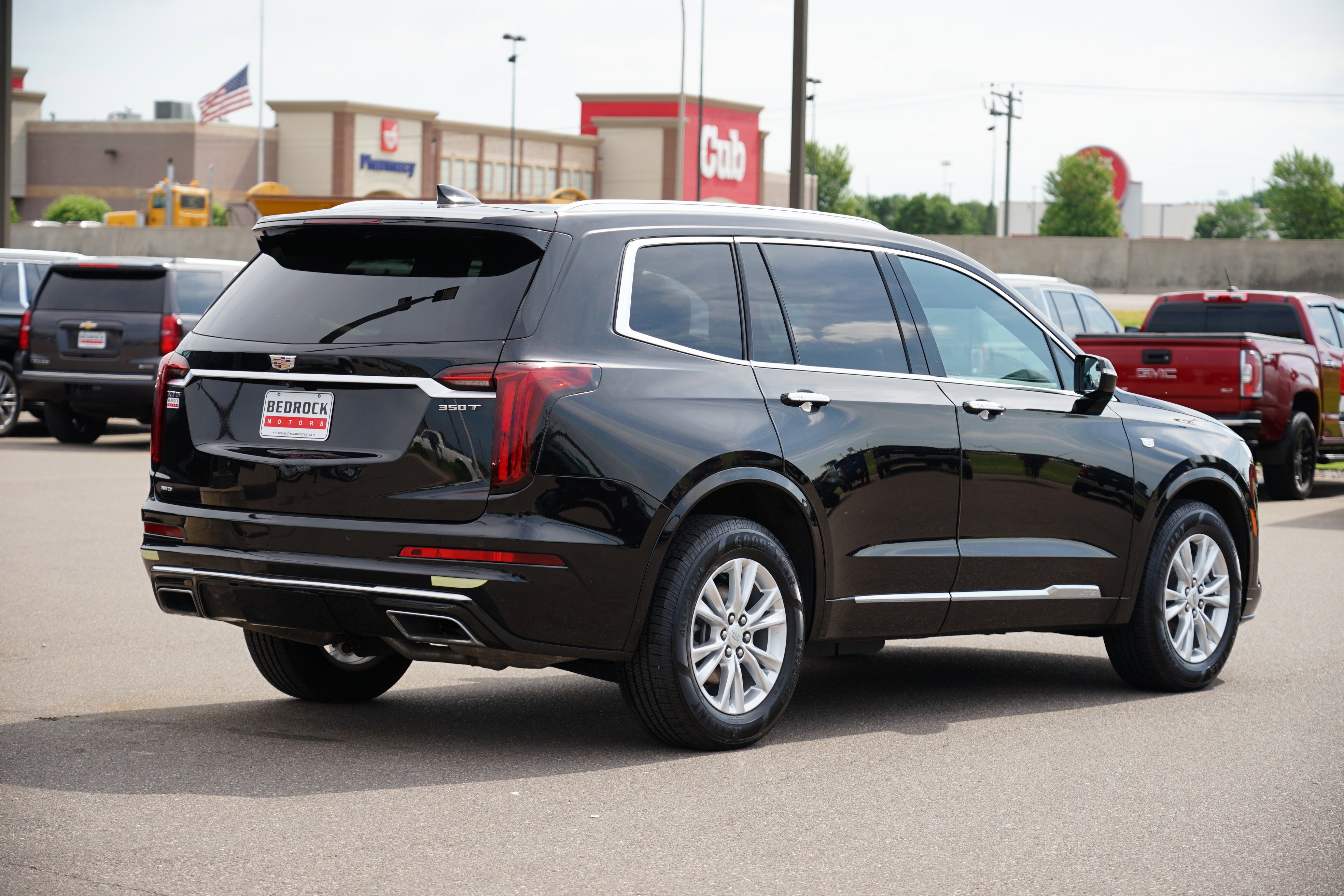 Used 2023 Cadillac XT6 Luxury image 3