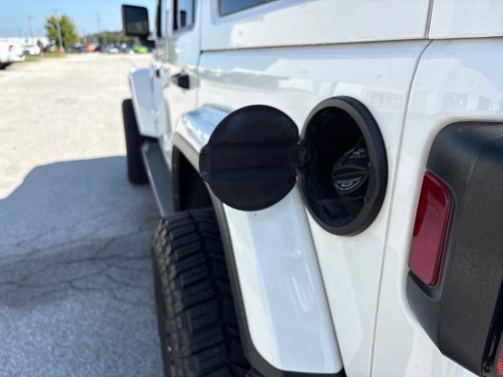Used 2018 Jeep Wrangler Unlimited Sahara w/ Uconnect 4C Nav & Sound Group AWD/4WD image 7