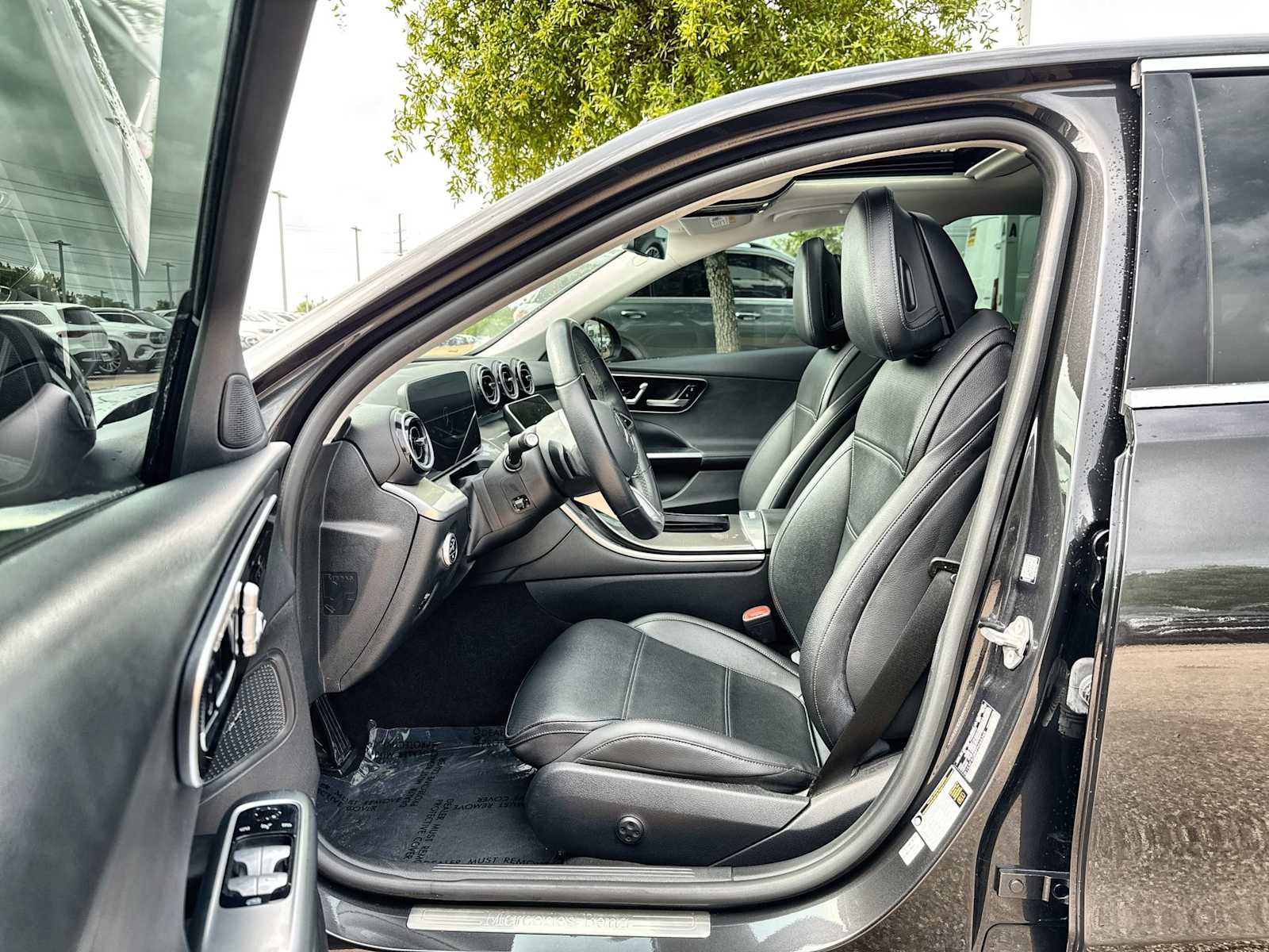 Used 2023 Mercedes-Benz C 300 Sedan image 2