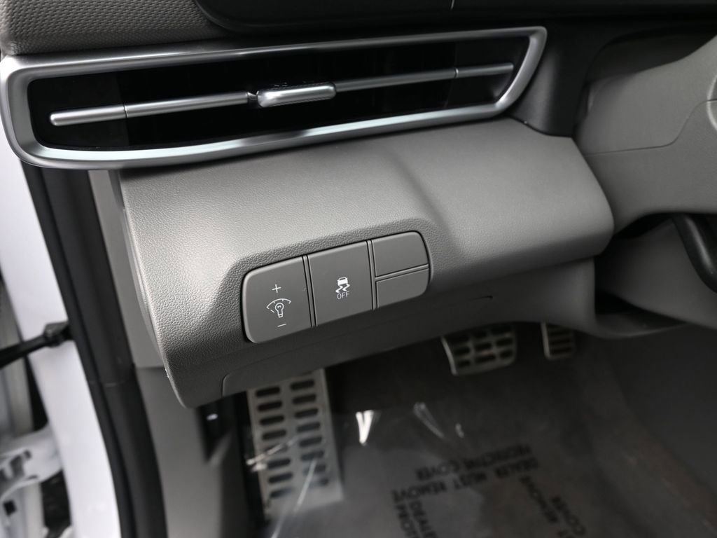 Certified 2026 Hyundai Elantra Sport FWD image 12