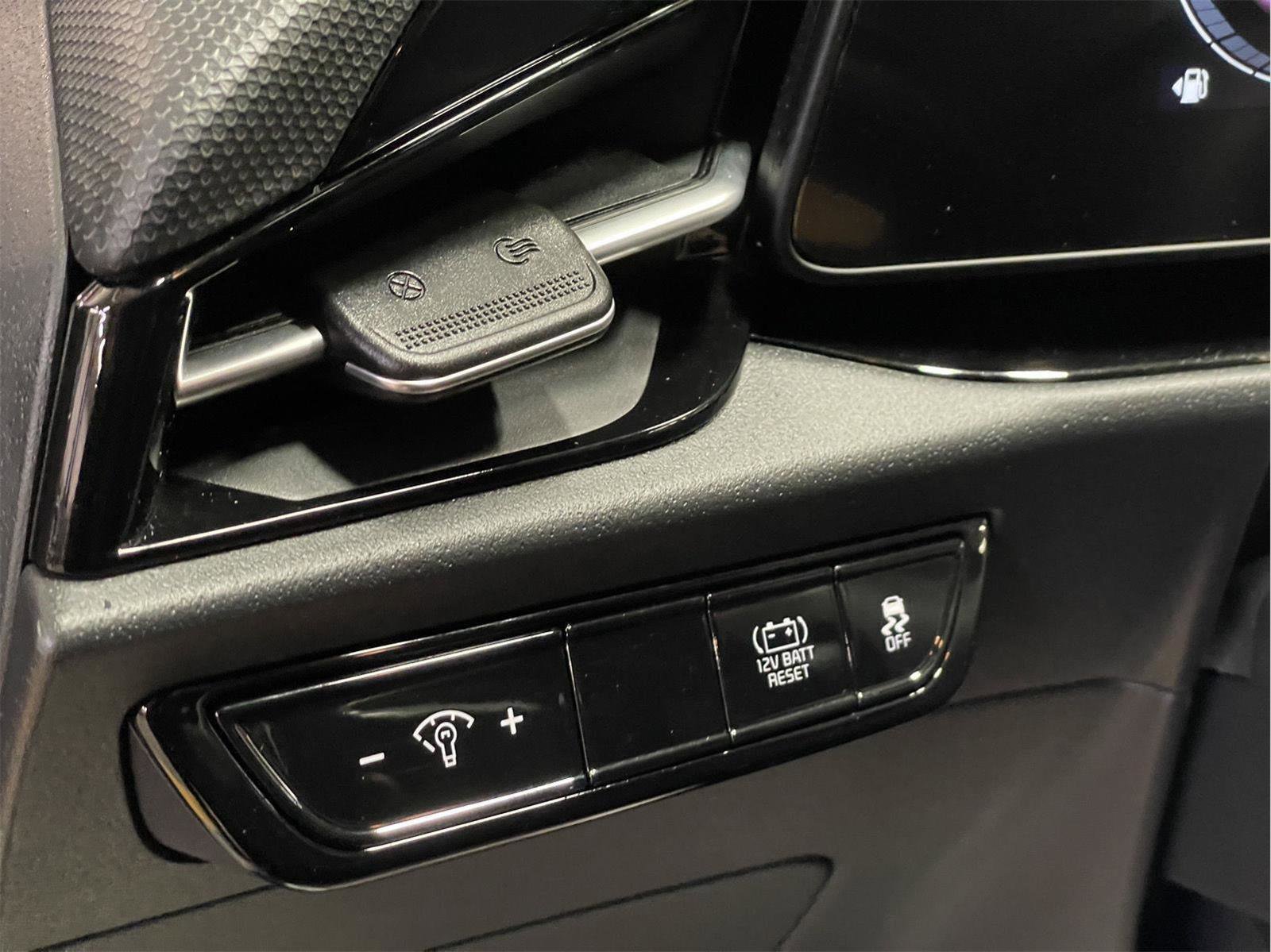 Used 2025 Kia Niro EX image 24