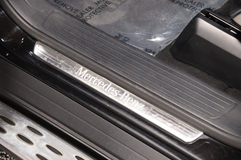 Used 2015 Mercedes-Benz GL 550 4MATIC image 37