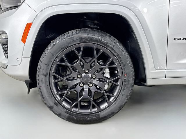 New 2025 Jeep Grand Cherokee Summit w/ Obsidian Package image 36