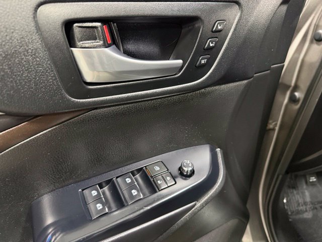 Used 2018 Toyota Highlander Limited AWD/4WD image 24