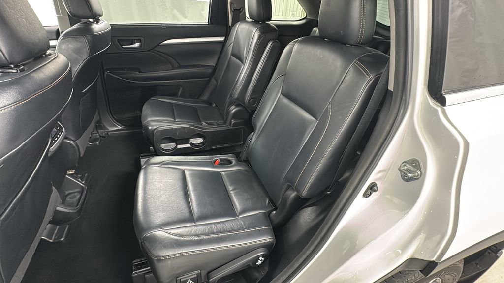 Used 2018 Toyota Highlander XLE image 12
