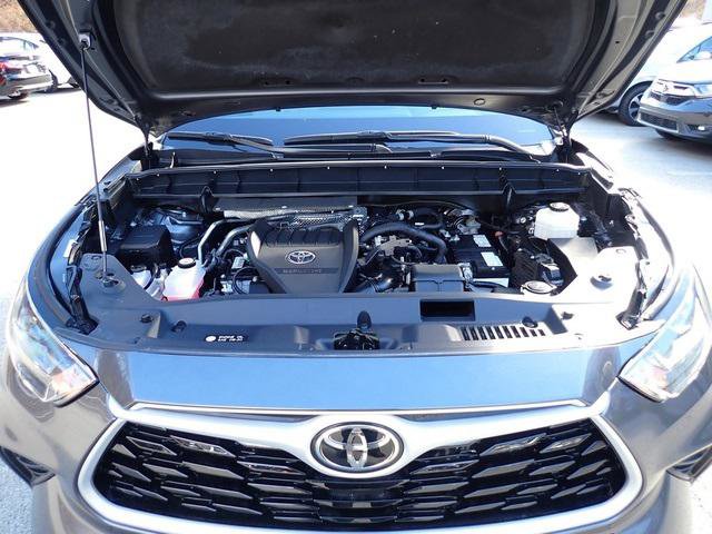 Certified 2023 Toyota Highlander XLE image 13