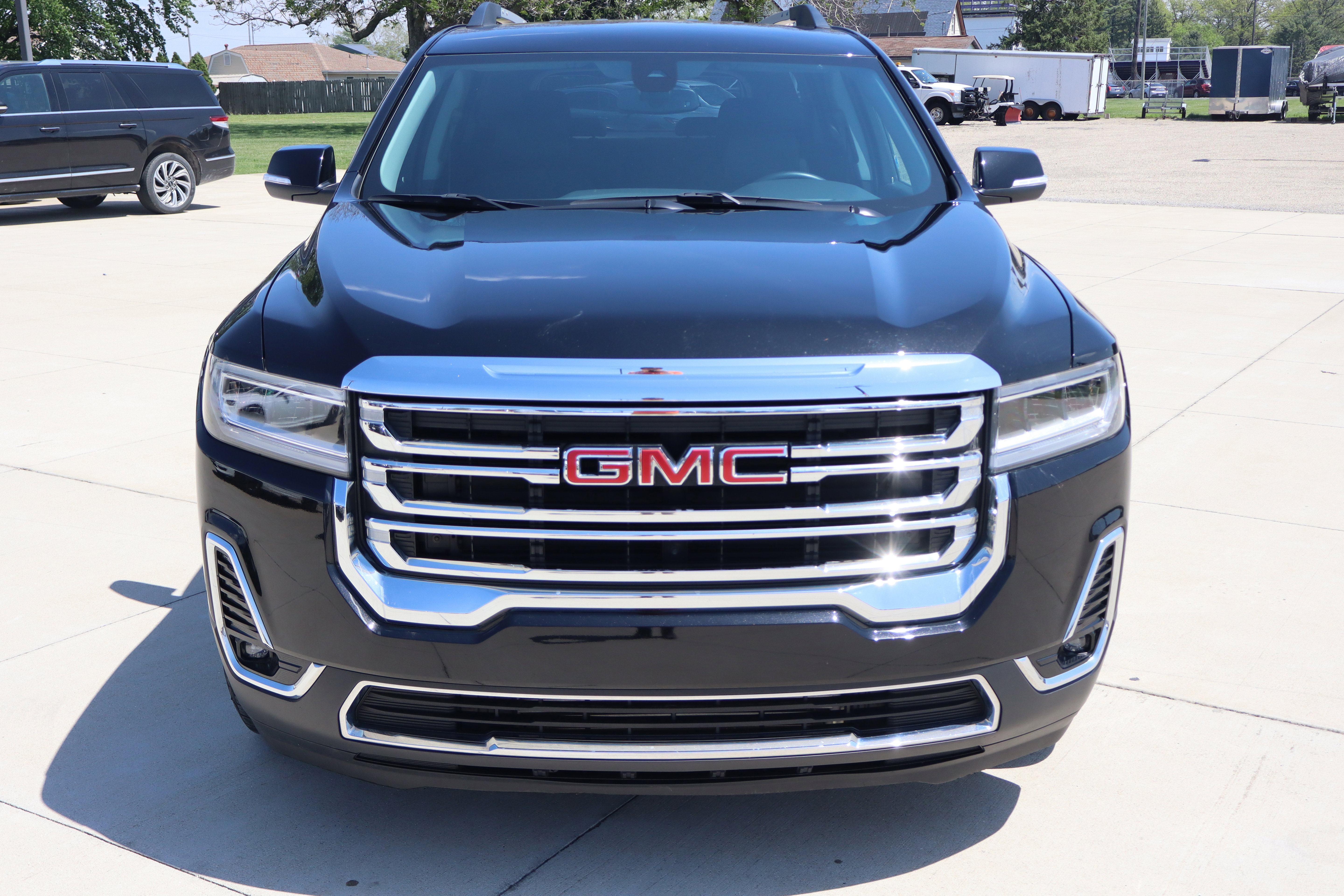 Used 2023 GMC Acadia SLT w/ Preferred Package AWD/4WD image 3