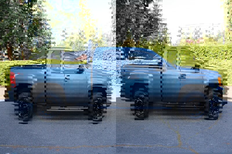 Used 2010 GMC Sierra 1500 SLE image 11