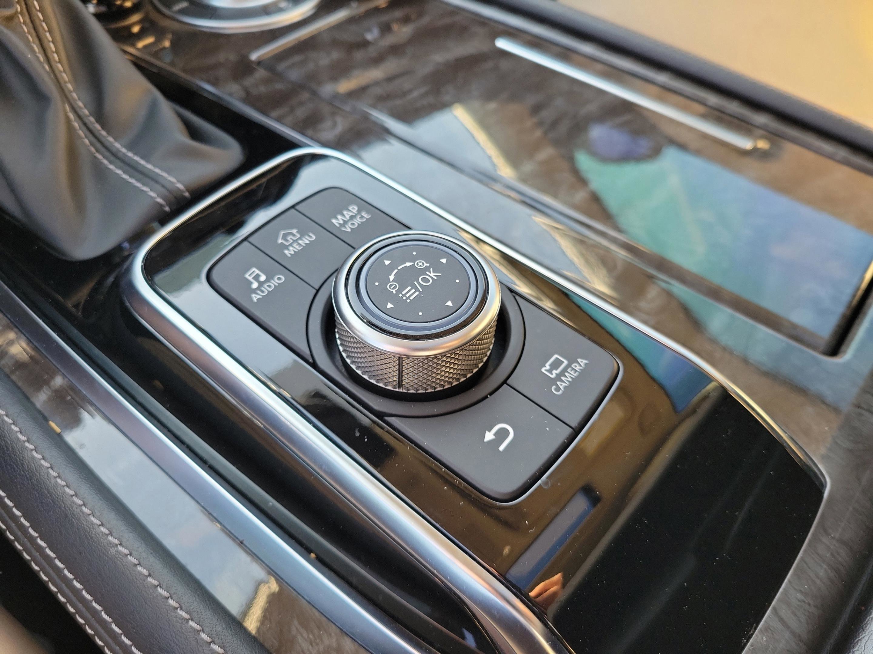 Used 2023 Nissan Armada Platinum w/ Captain's Chairs Package image 37