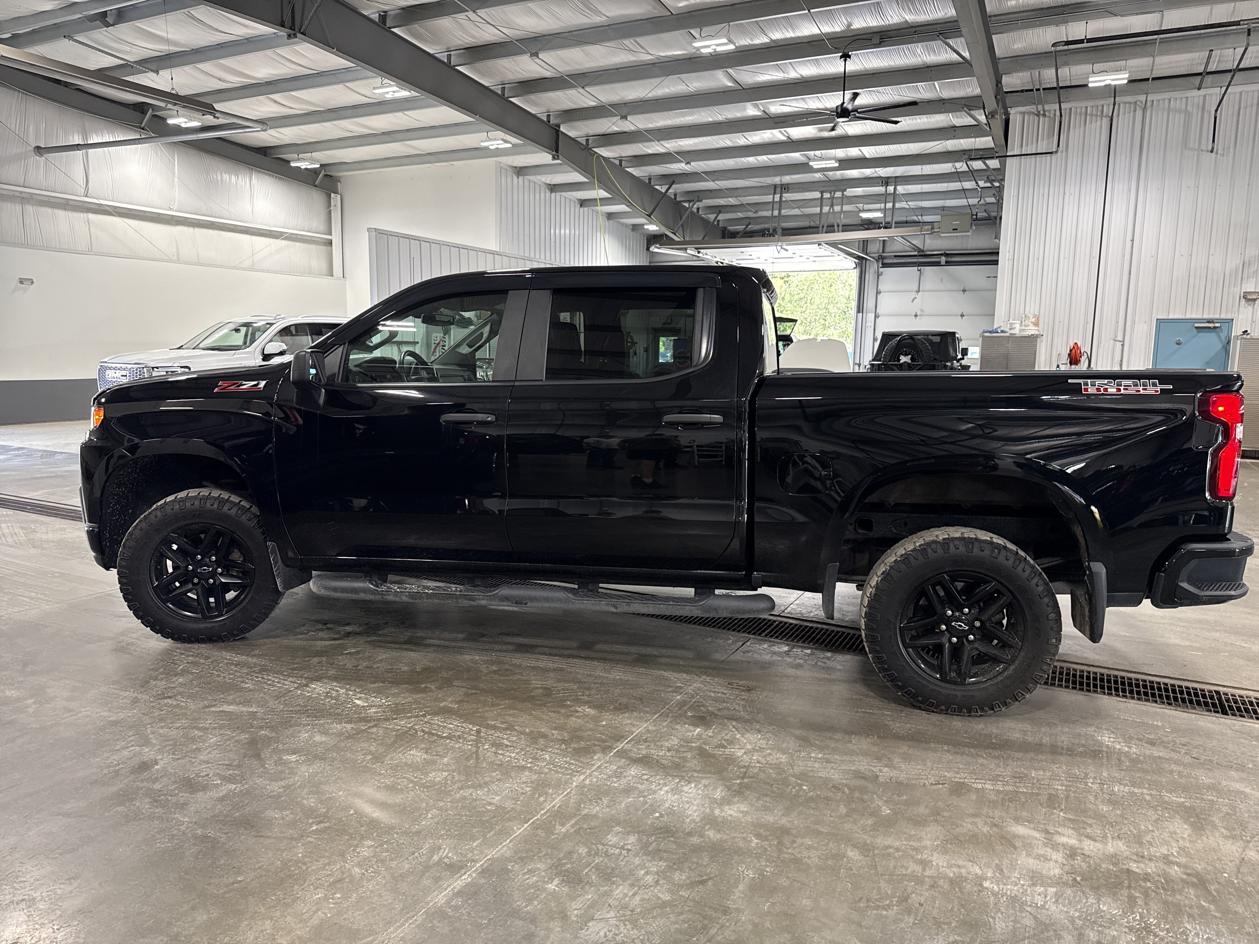 Used 2020 Chevrolet Silverado 1500 Custom Trail Boss w/ Custom Convenience Package AWD/4WD image 5