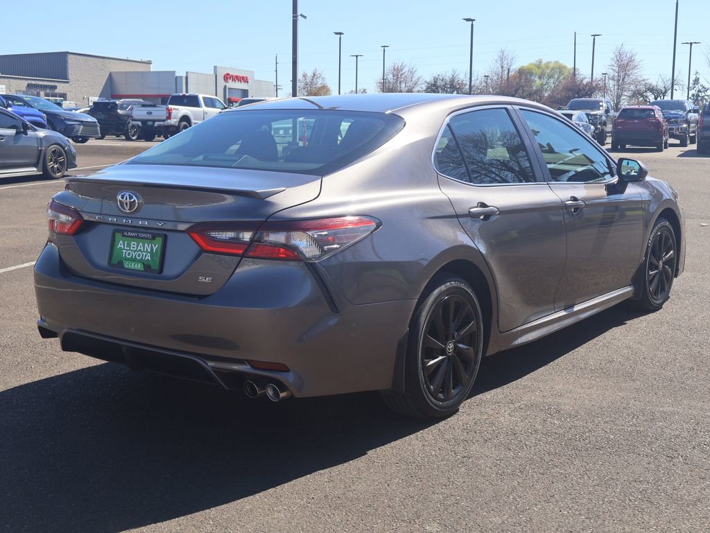 Used 2024 Toyota Camry SE FWD image 7