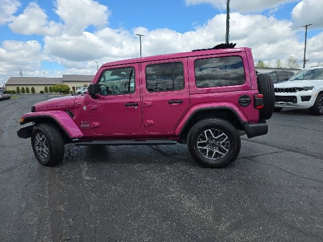 Used 2024 Jeep Wrangler Unlimited Sahara w/ Technology Group AWD/4WD image 4