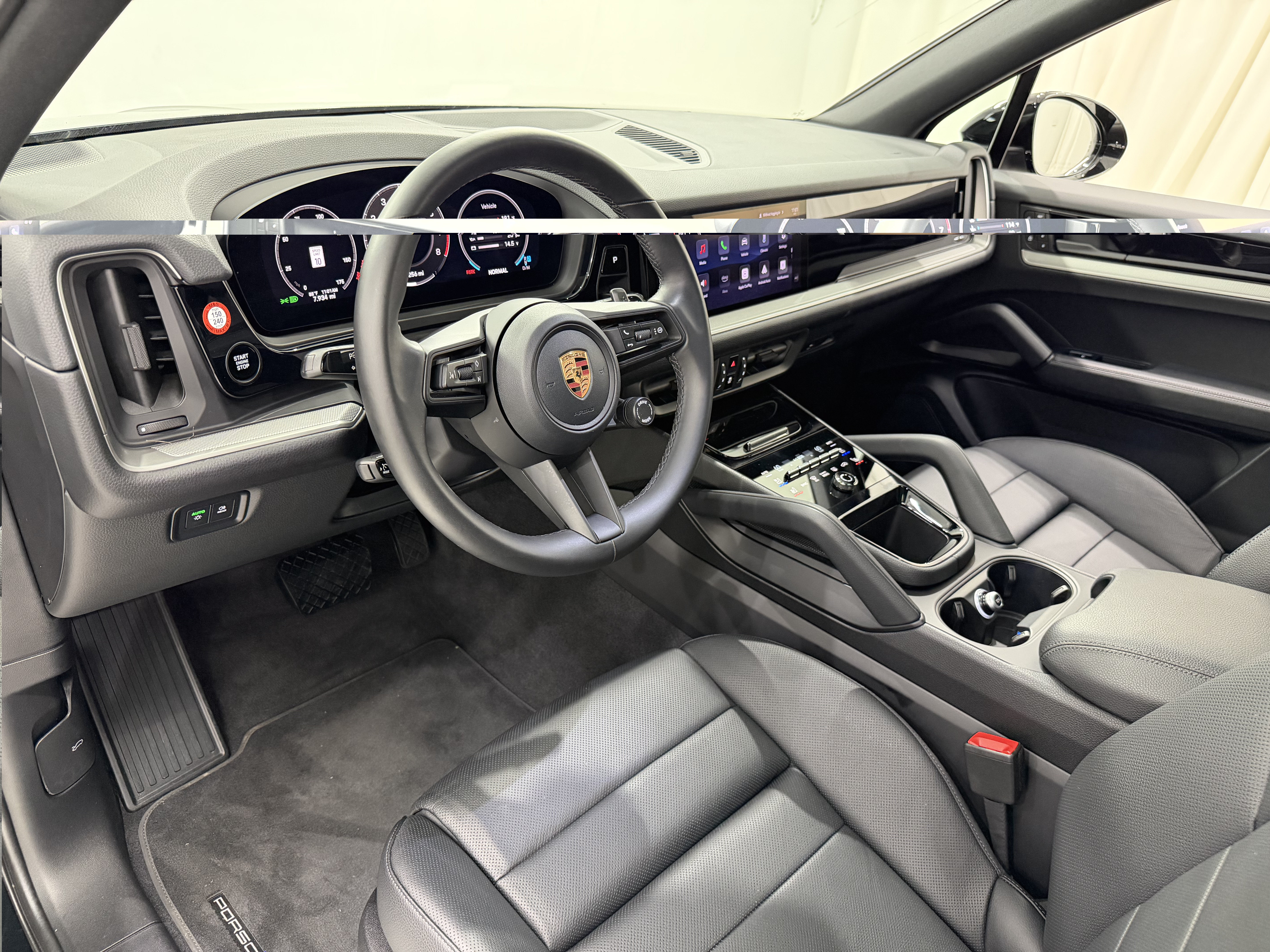 Certified 2026 Porsche Cayenne AWD/4WD image 4