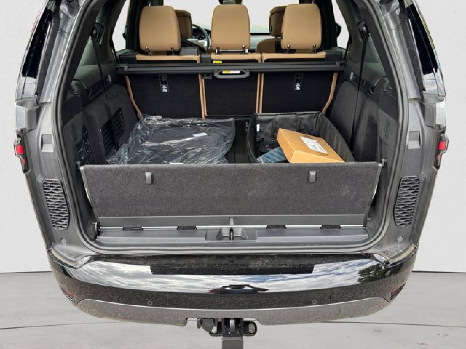 New 2025 Land Rover Discovery Dynamic SE image 19