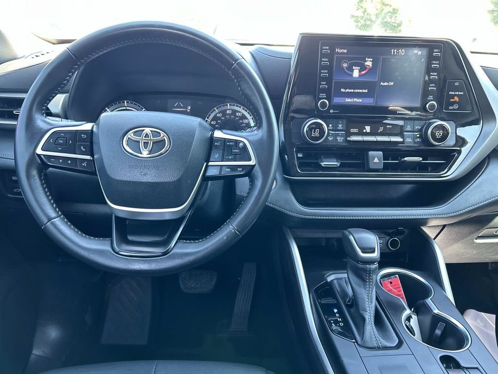 Used 2022 Toyota Highlander LE FWD image 17