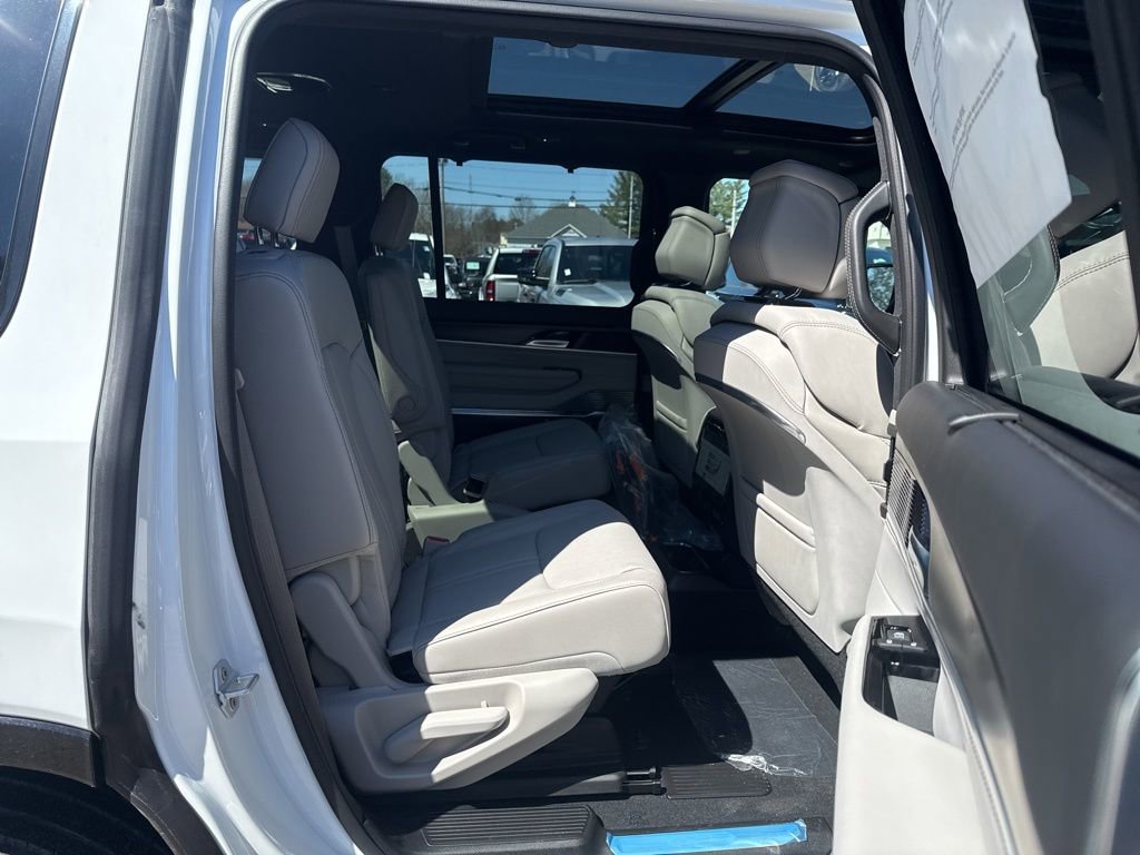 New 2026 Jeep Grand Wagoneer Summit image 31