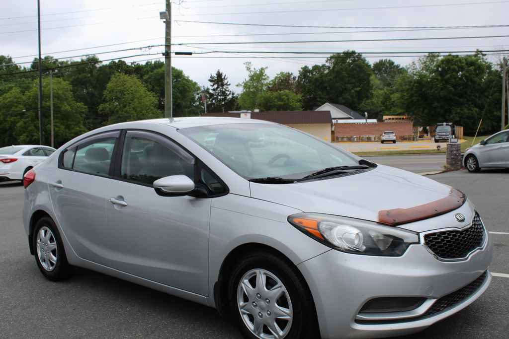Used 2015 Kia Forte LX FWD image 3