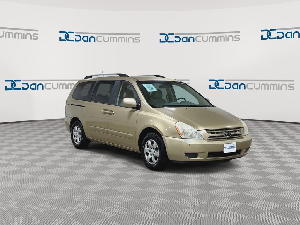 Used 2010 Kia Sedona LX image 2