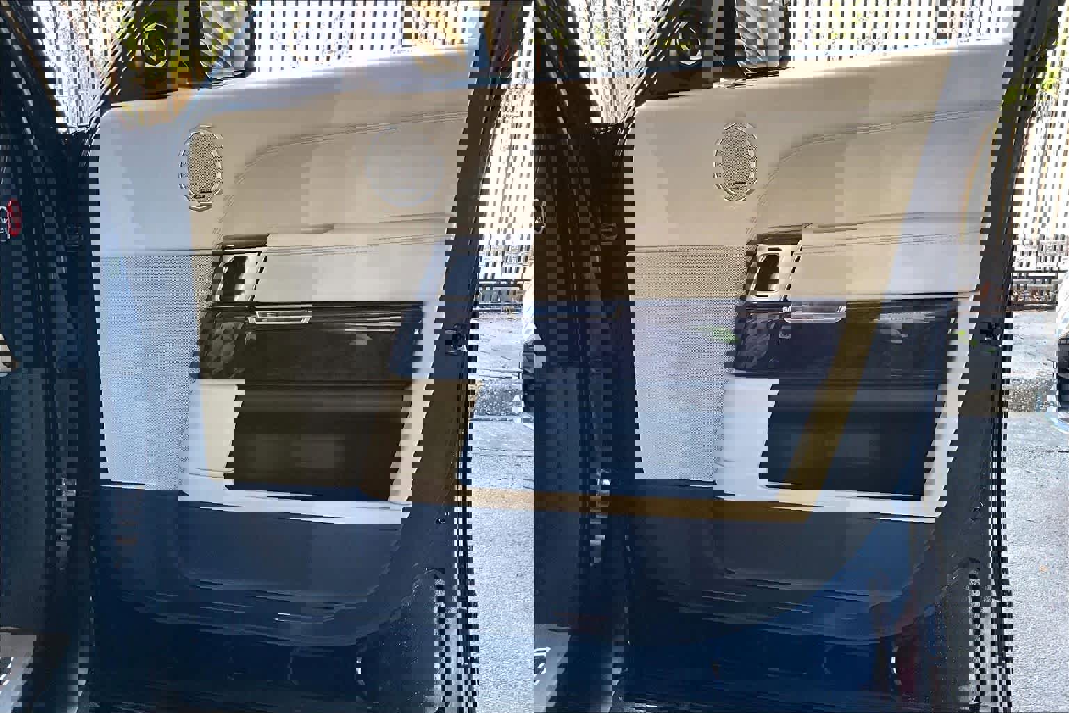 Used 2016 Land Rover Range Rover Long Wheelbase Supercharged image 22