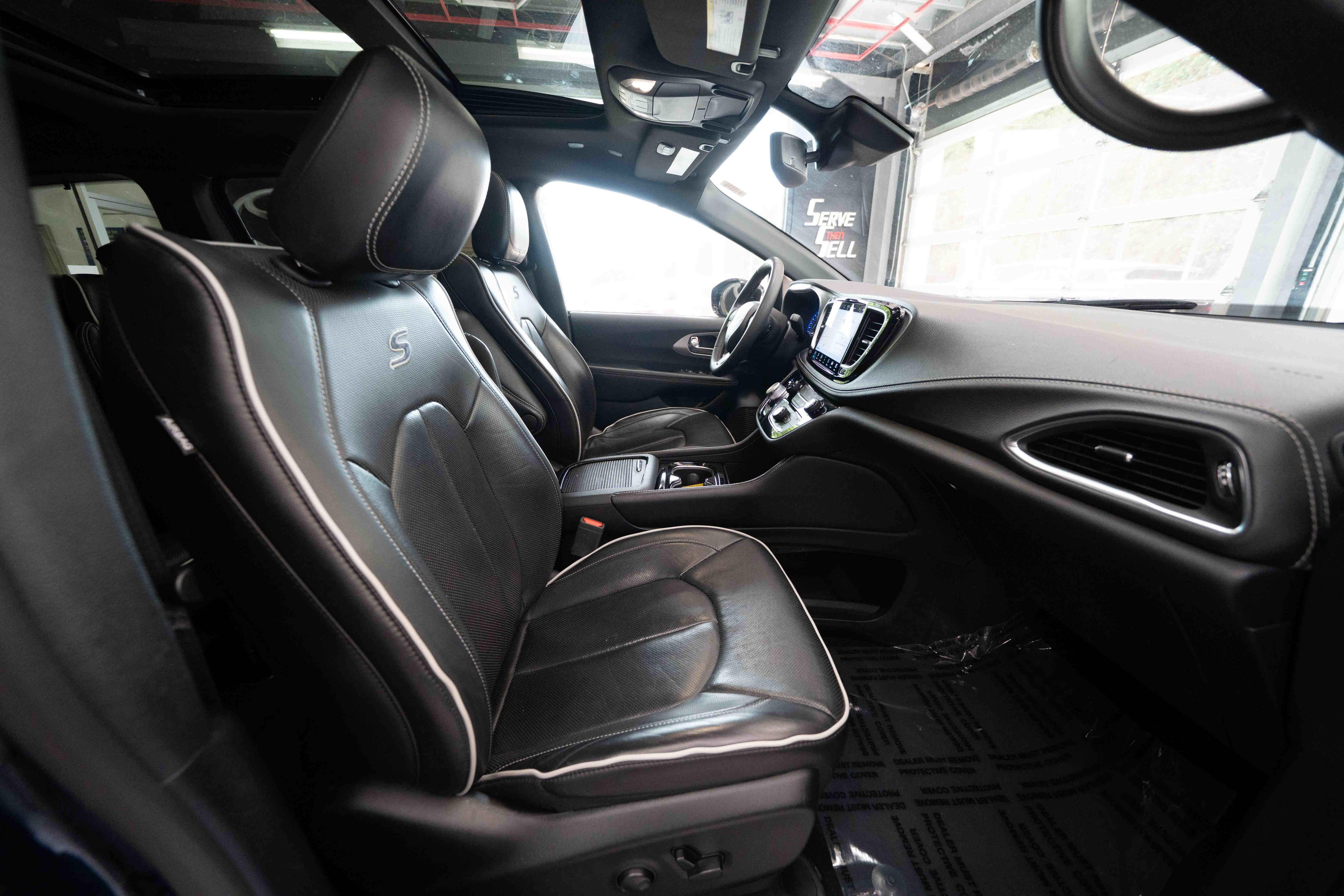 Used 2025 Chrysler Pacifica Limited FWD image 27