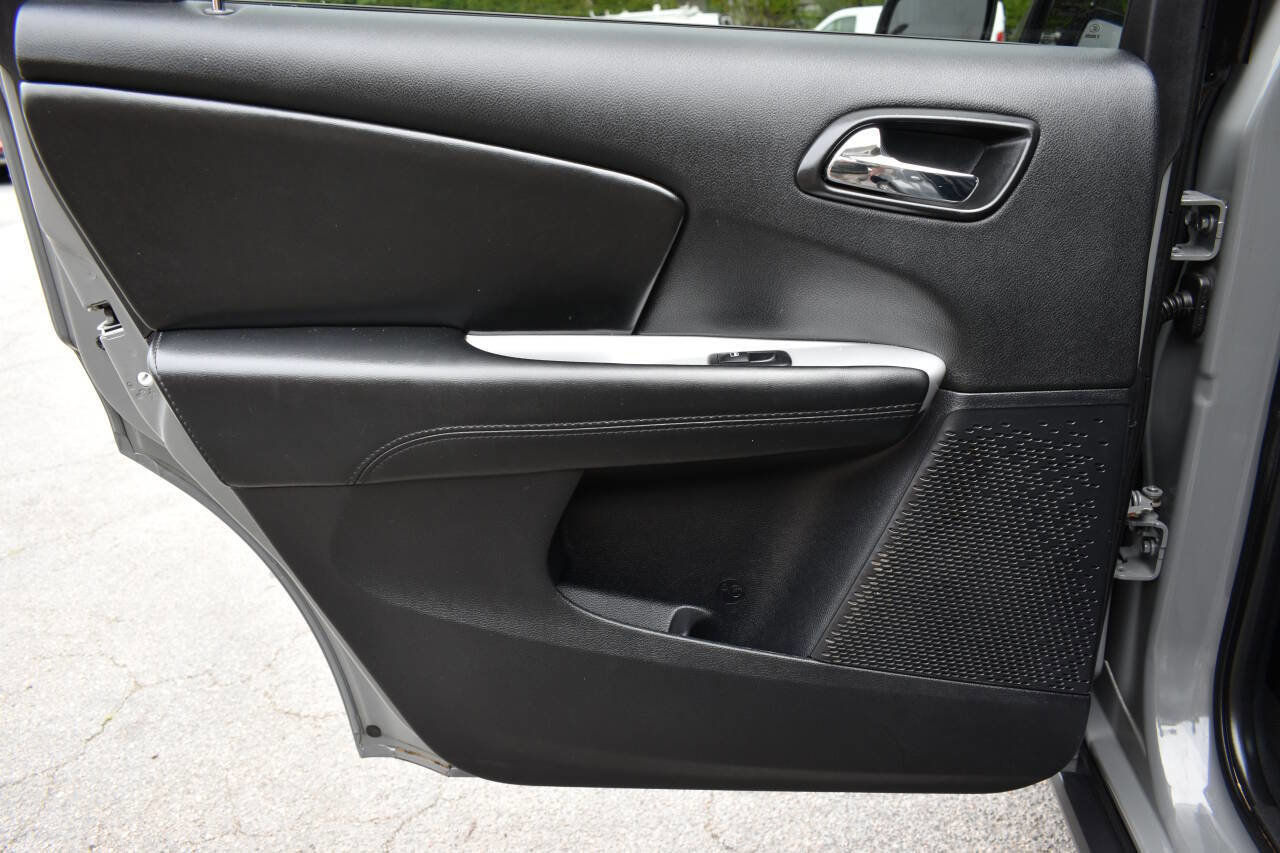 Used 2020 Dodge Journey SE FWD image 15