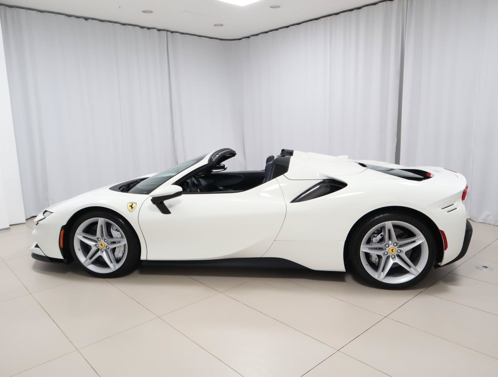 Certified 2025 Ferrari SF90 Spider AWD/4WD image 2