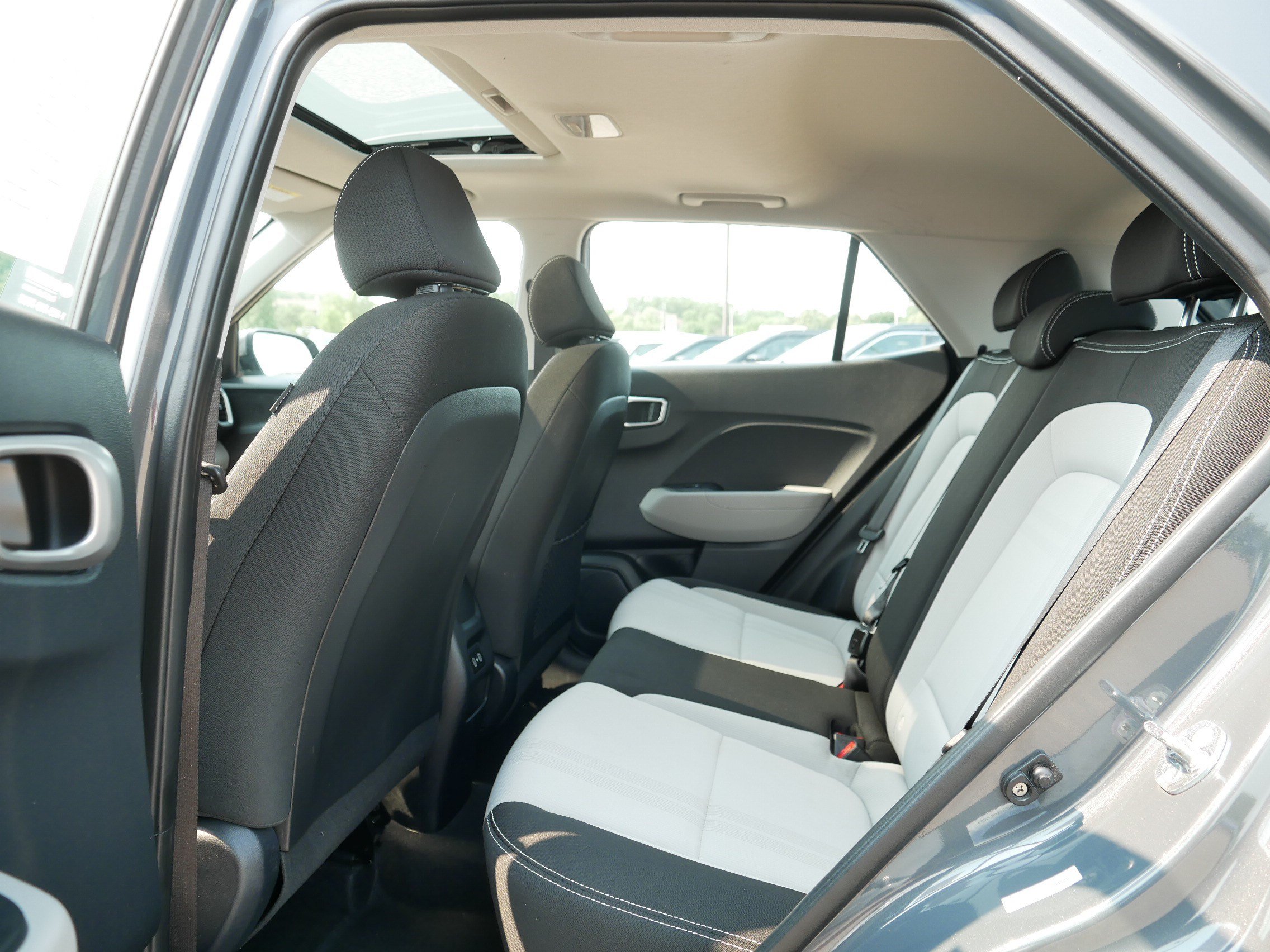 Used 2025 Hyundai Venue SEL FWD image 34