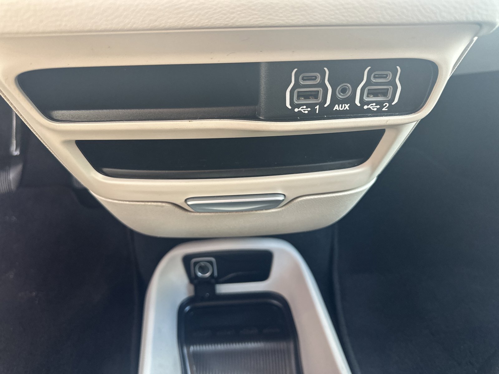 Used 2023 Chrysler Voyager LX FWD image 16