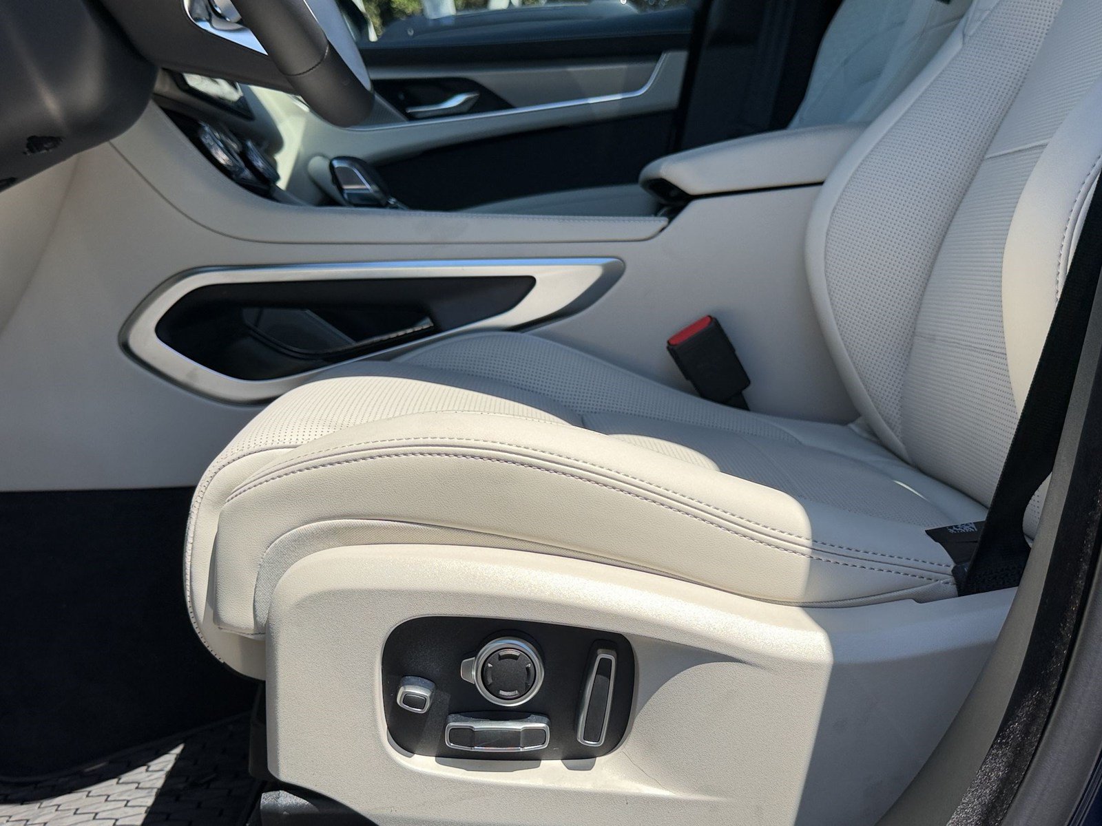 New 2026 Jaguar F-PACE R-Dynamic S AWD/4WD image 16