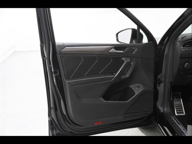 Used 2022 Volkswagen Tiguan SEL R-Line AWD/4WD image 4