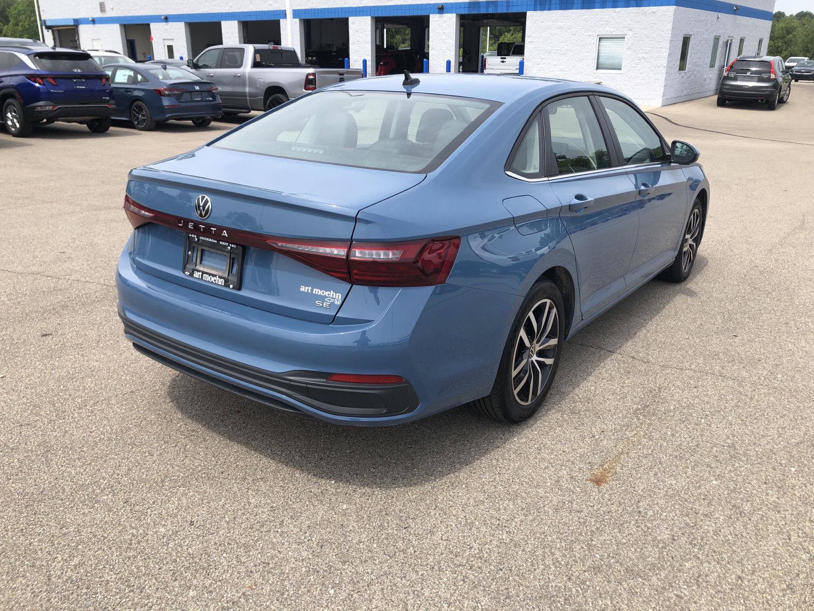 Used 2025 Volkswagen Jetta SE FWD image 6